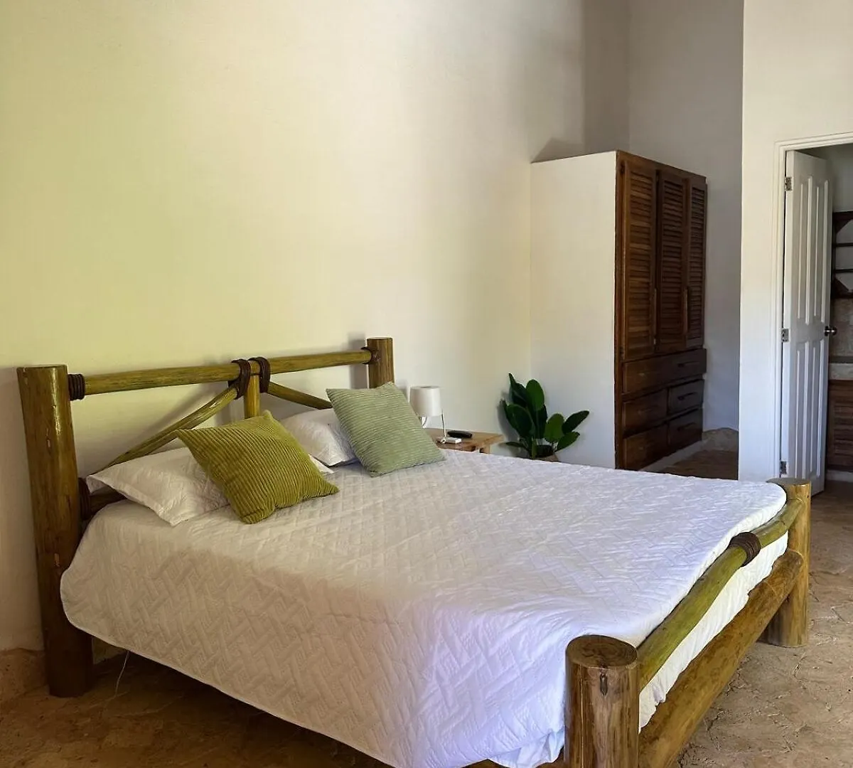 Guest-Room 1 Palmeras with a pool in لاس غاليراس جمهورية الدومينيكان